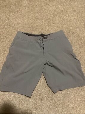 Men’s Hylete casual/ golf shorts. Size 34w